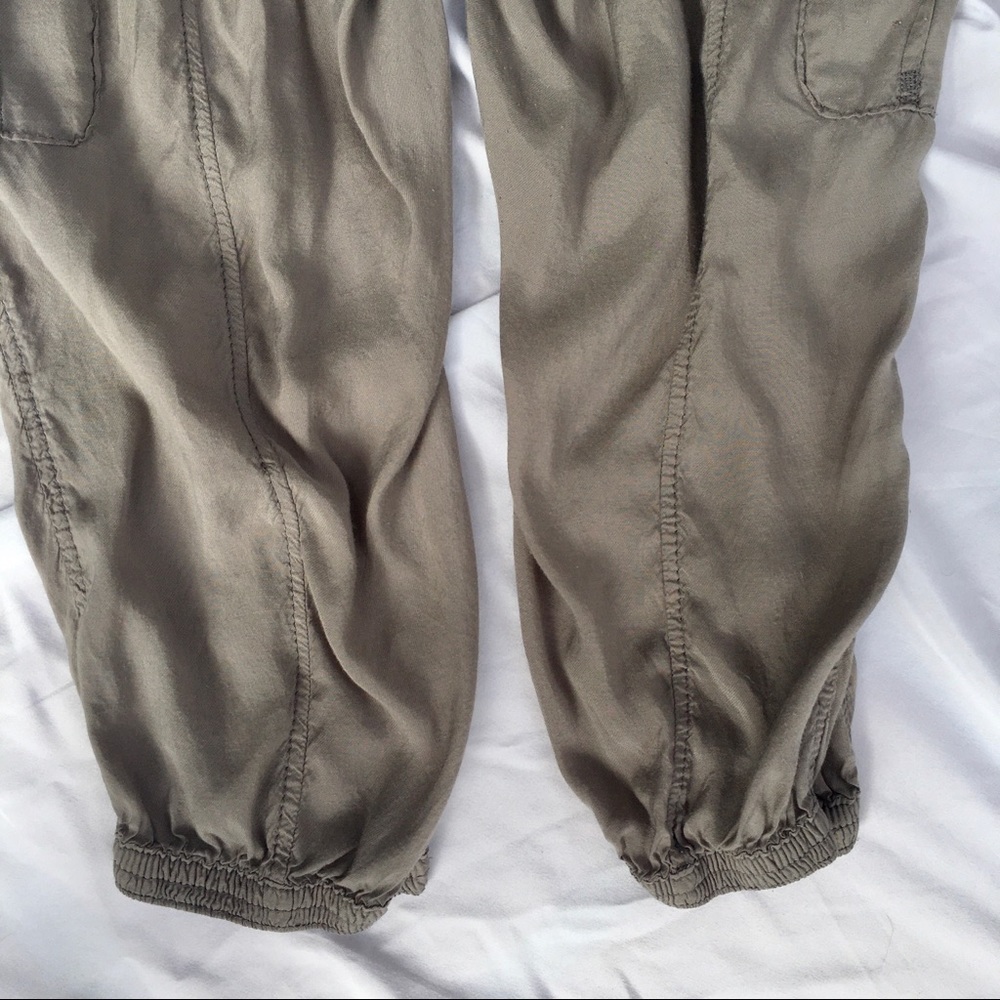 Abercrombie & Fitch Gray Crop Capri Cargo Pants - Picture 10 of 16